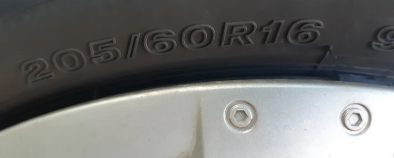 Код на автомобилна гума